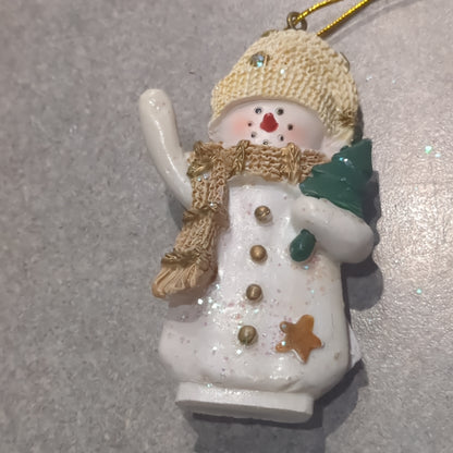 Polycrylic snowman ornament with tree yellow