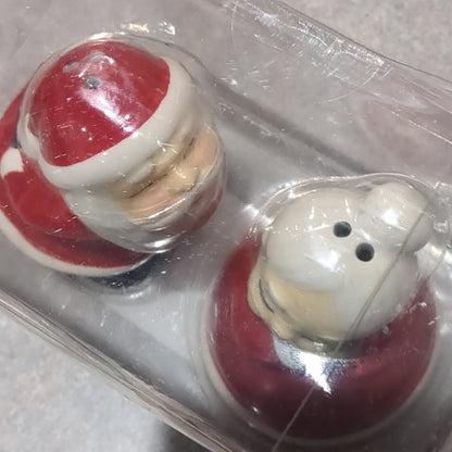 Salt and pepper shakers Santa and Mrs Claus