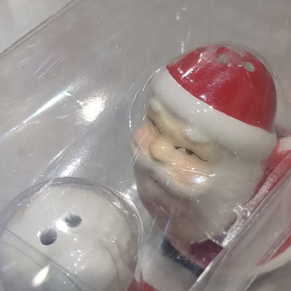 Salt and pepper shakers Santa and Mrs Claus