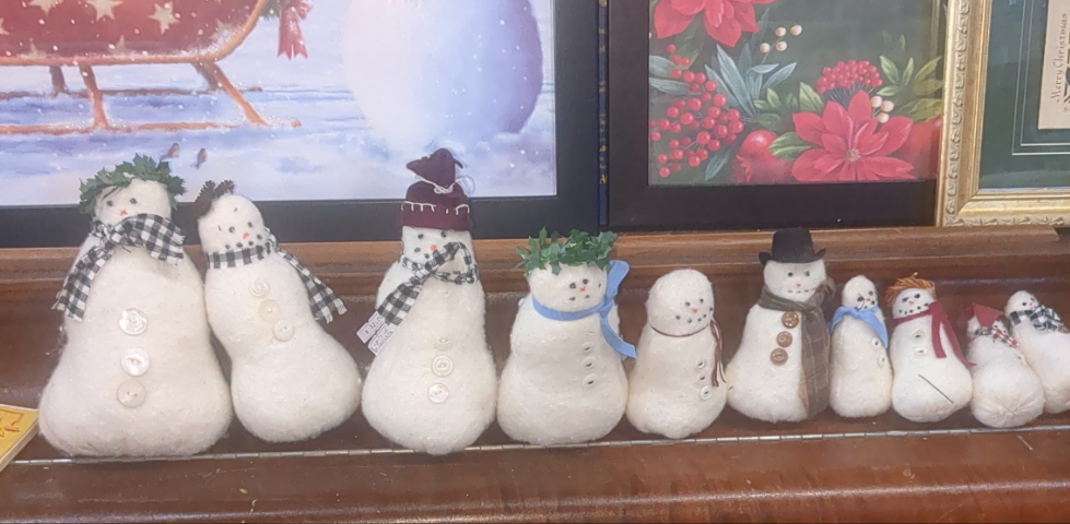 Set of 10 handmade snowman the tallest one is 8 in the shortest one is 4 in