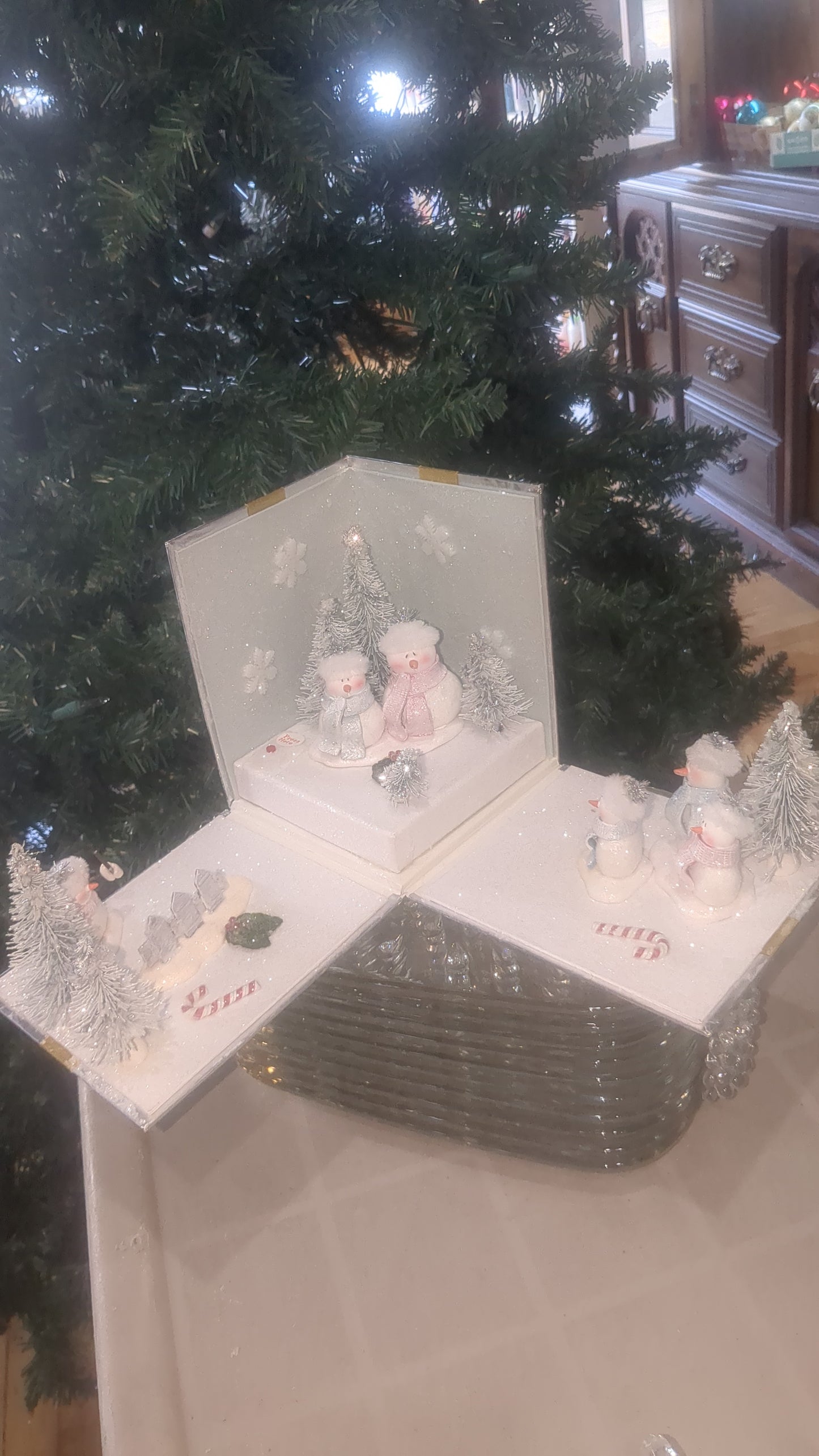 2007 Avon Snowman Snow Tree Folding Musical Christmas Present Box NEW