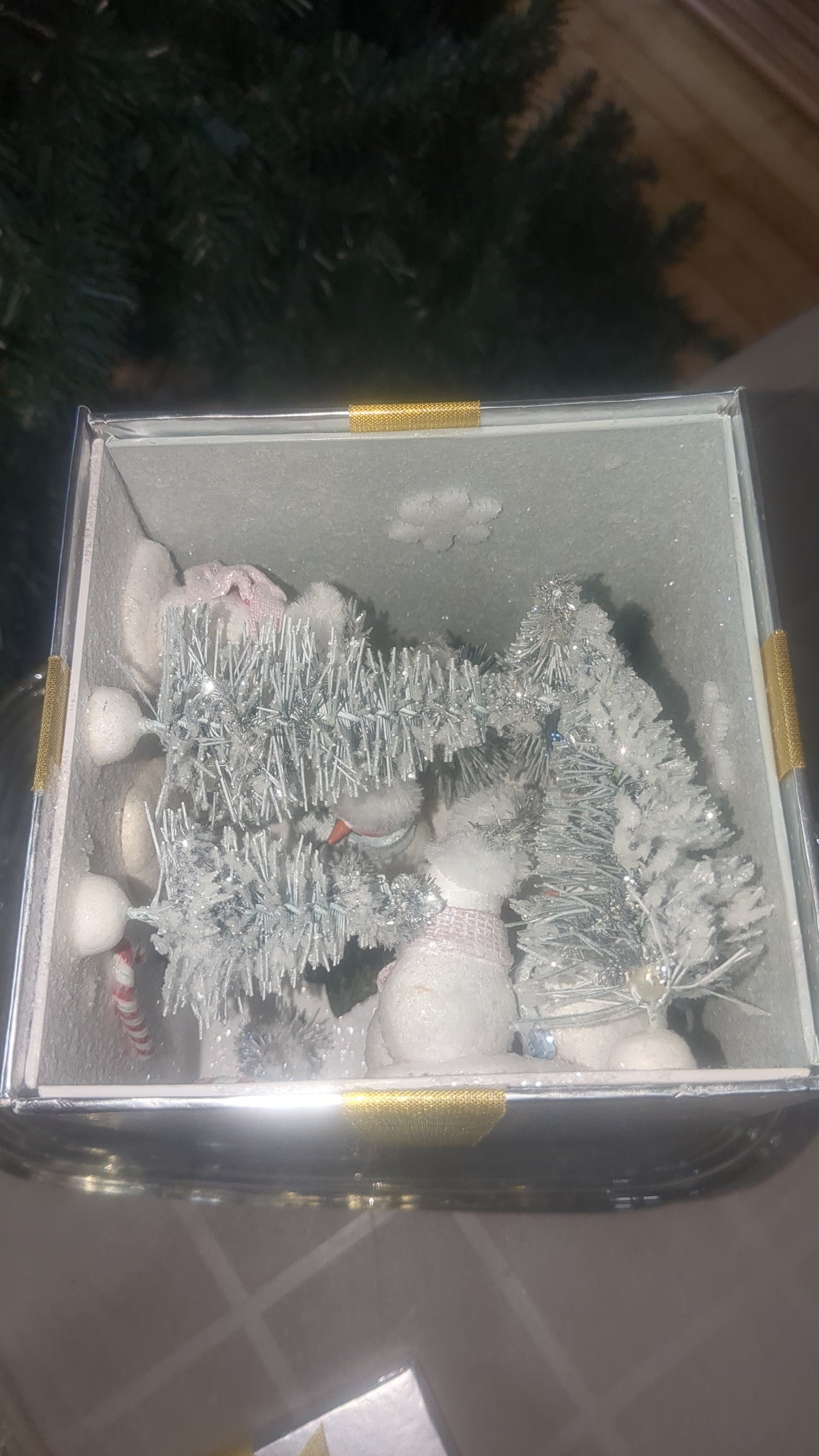 2007 Avon Snowman Snow Tree Folding Musical Christmas Present Box NEW