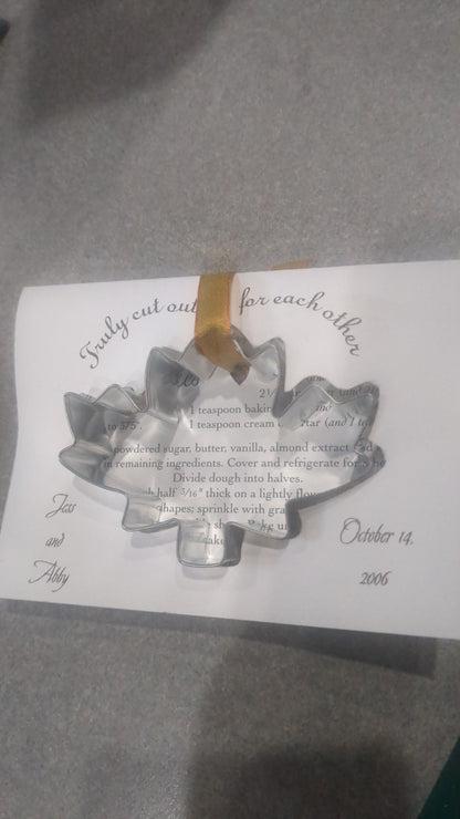 Wedding favor leaf cookie cutter